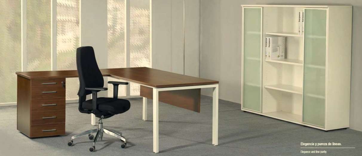 mesa director patas metalicas